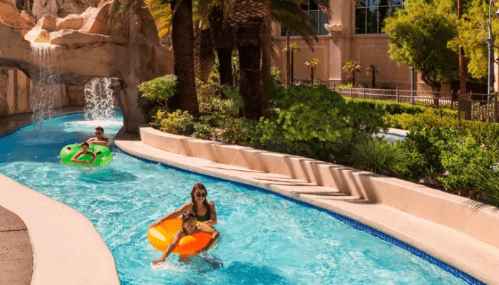 lazy river pool